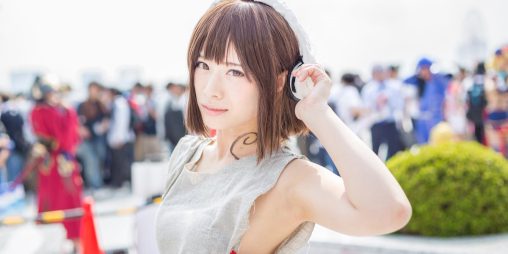 コスプレイベントでC94小川杠姿で撮影中の天津いちは