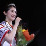 インタビュー中の朝倉佳奈子　ミスキャンパス学習院　2016グランプリ 芸能人 av