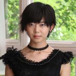 黒いシックなドレス姿で牙狼のマユリを演じる　石橋菜津美